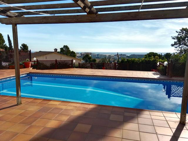 ¡Encantadora casa con vistas al mar en Santa Susanna! photo 0