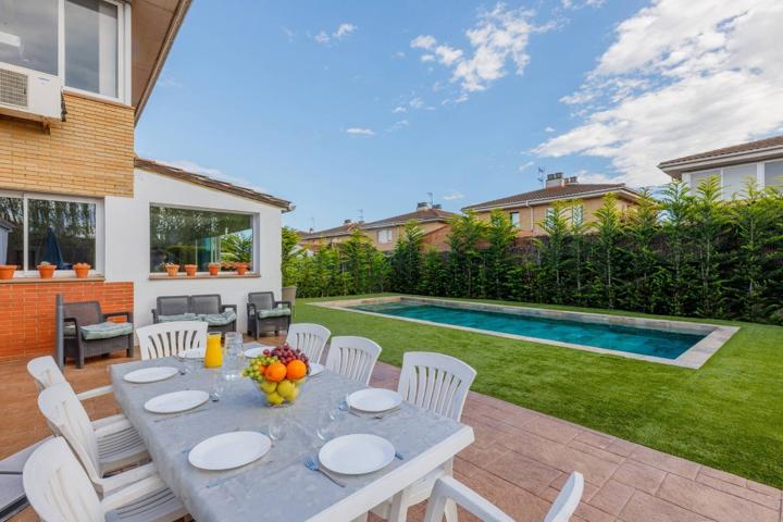 ¡ MAGNÍFICA CASA A TRES VIENTOS EN TORDERA, ZONA FIBRACOLOR ! photo 0