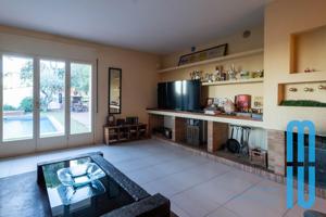 Chalet con piscina y vistas al mar photo 0