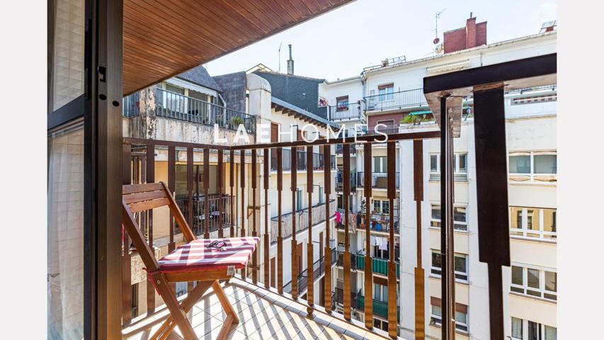 Luminoso piso en quinta planta con ventanales panorámicos – ¡Listo para entrar a vivir en Gros! photo 0