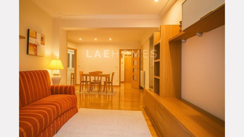 Alquiler de piso amueblado con balcón en Amara. photo 0