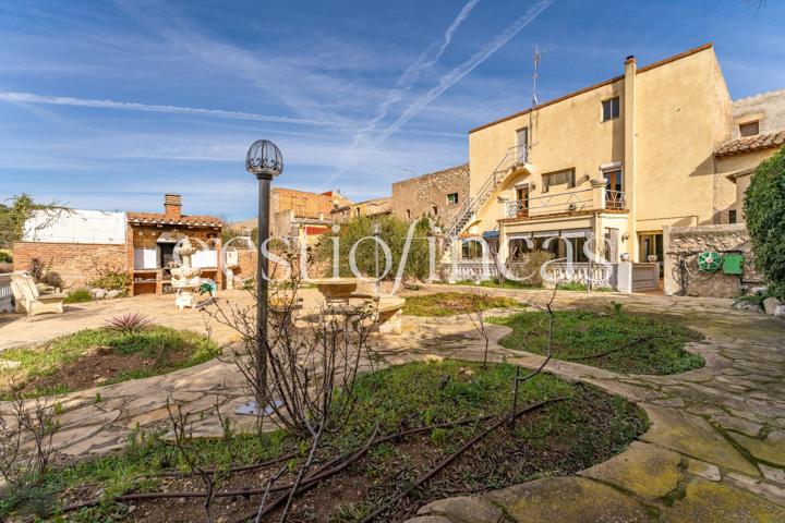 Majestuosa casa en un pueblo pequeño,tranquilo y acogedor. photo 0