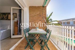 ¡Apartamento a la venta a 5 minutos de la playa, con mucho potencial! photo 0
