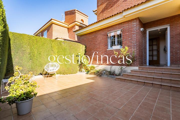 ¡MAGNIFICO CHALET PAREADO DE 4 HABITACIONES A LA VENTA! photo 0