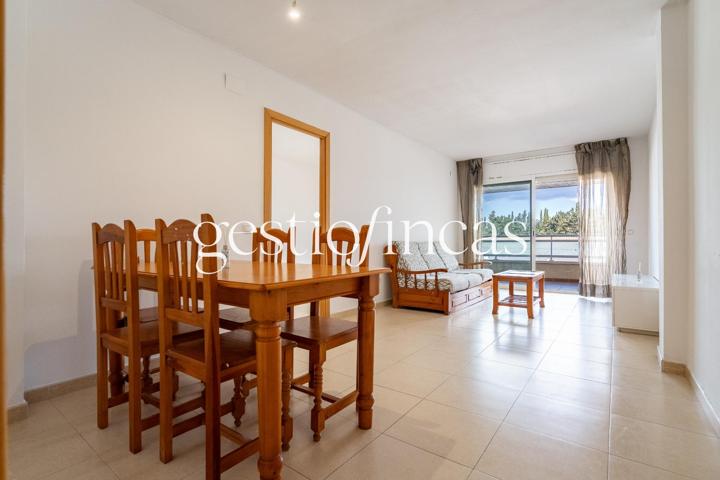 ¡FANTÁSTICO PISO DE 2 HABITACIONES, 2 BAÑOS Y PARKING EN EL CENTRO DE CAMBRILS! photo 0