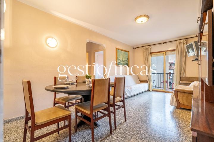 ¡PISO DE 4 HABITACIONES Y DOS BAÑOS EN EL CENTRO DE CAMBRILS! photo 0