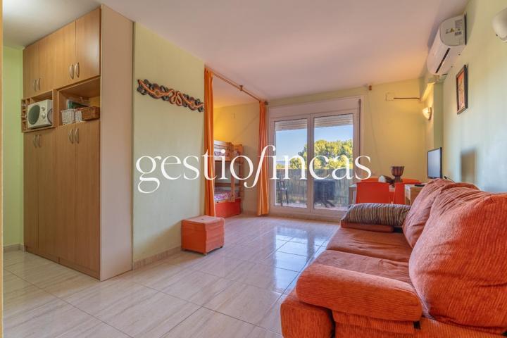 Loft con vistas a mar y montaña a 10 min de la playa, amueblado, con piscina y garaje en zona tranquila de Mont-Roig photo 0