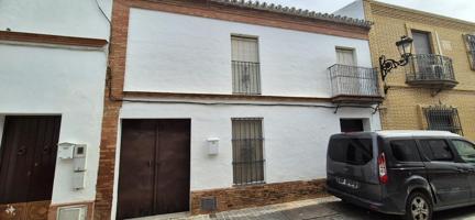 CASA A REFORMAR EN GRAN PARCELA EN EL CORAZON DE OLIVARES photo 0