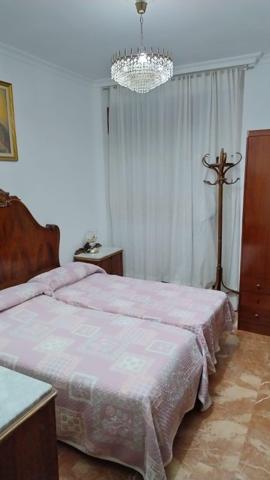 Espacio y luz junto a Santa Justa: piso de 4 dormitorios con garaje y trastero photo 0