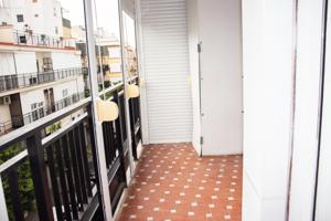 Luz, amplitud y ubicación: tu nuevo hogar en la calle Arroyo, Sevilla photo 0
