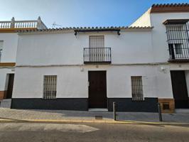 Casa adosada Céntrica, Amplia y Llena de Posibilidades en Villanueva del Ariscal photo 0