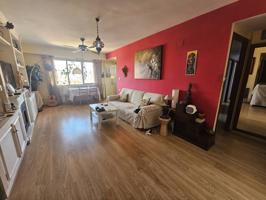 ¡Descubre tu nuevo hogar en el corazón de Campanar! Este espacioso piso de 110 m² photo 0