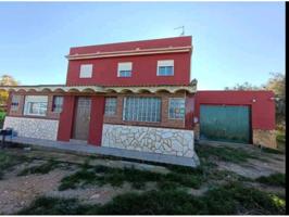 chalet independiente! Situado en una parcela de 850 m², esta propiedad ofrece un oasis de tranquilidad y privacidad. photo 0