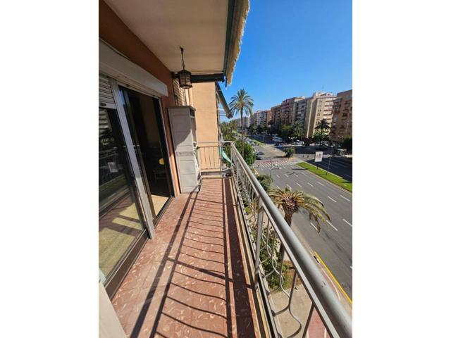 Exclusivo Amplio piso en venta en avenida Ausiàs March, Valencia – Amplitud, luz natural y ubicación inmejorable photo 0