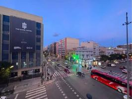 Magnífica oportunidad para vivir o invertir en una de las zonas más demandadas de Valencia, en la Avenida del Puerto con photo 0