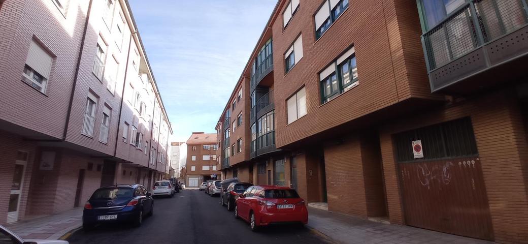 Plaza De Parking en alquiler en León de 10 m2 photo 0