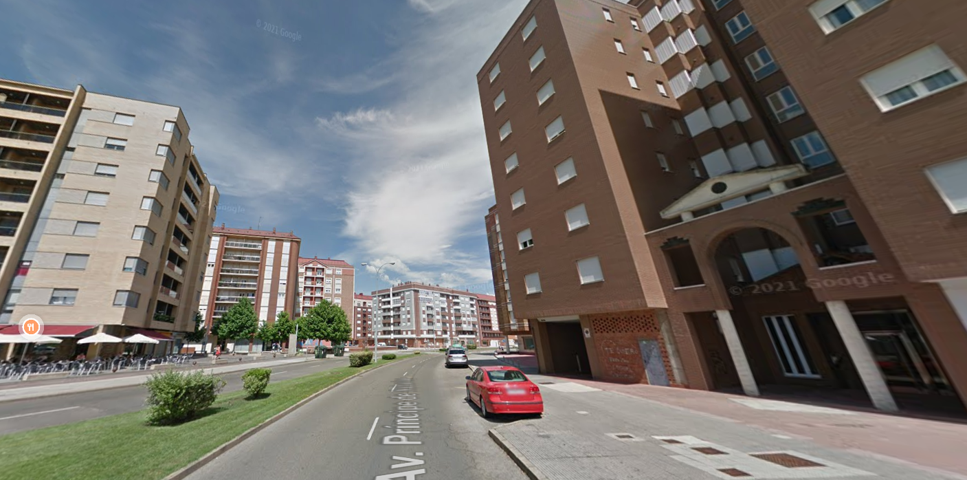 Local en venta en León de 177 m2 photo 0