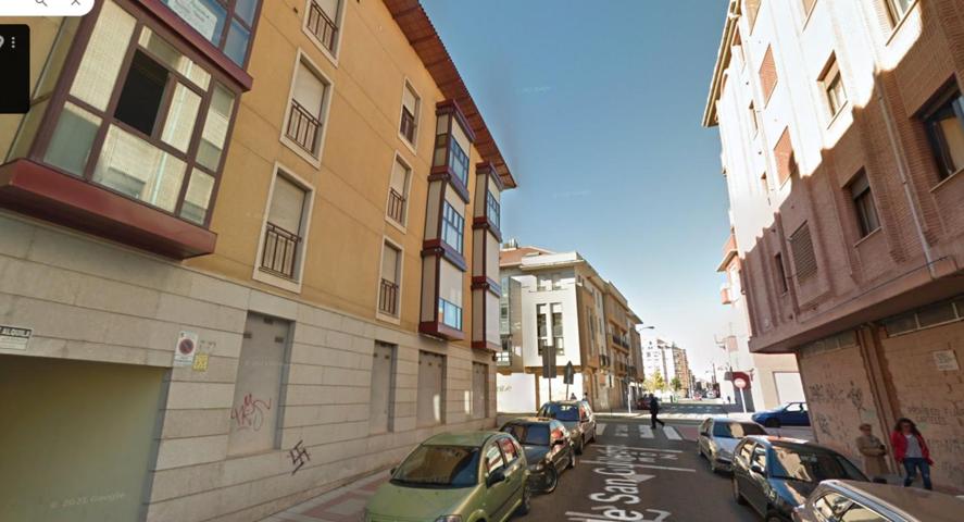Local en venta en León de 44 m2 photo 0