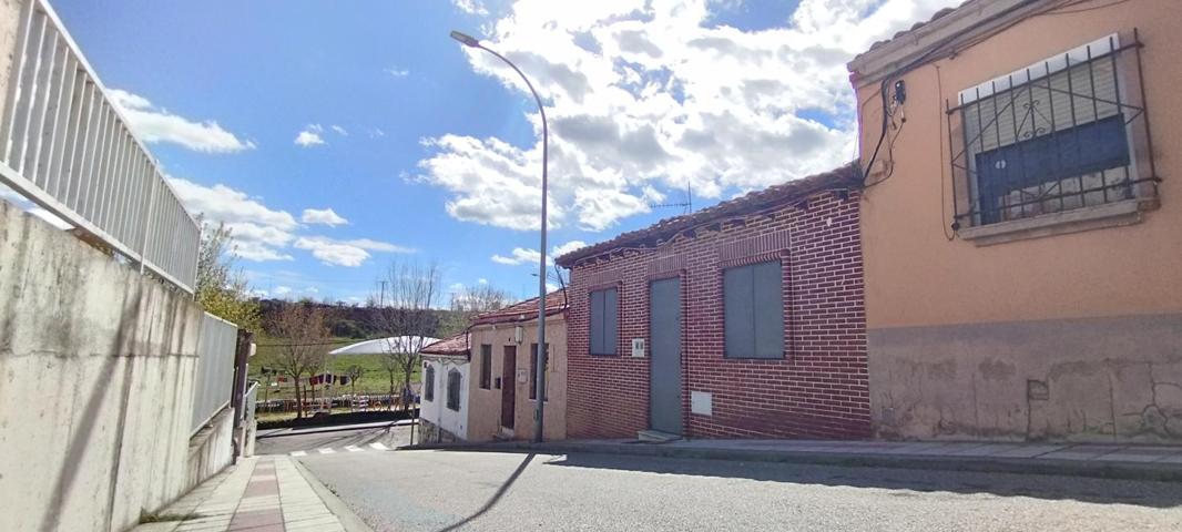 Casa - Chalet en venta en León de 87 m2 photo 0
