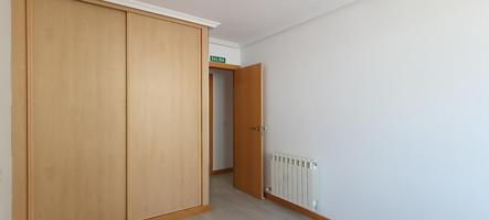 Piso en venta en Villaquilambre de 102 m2 photo 0