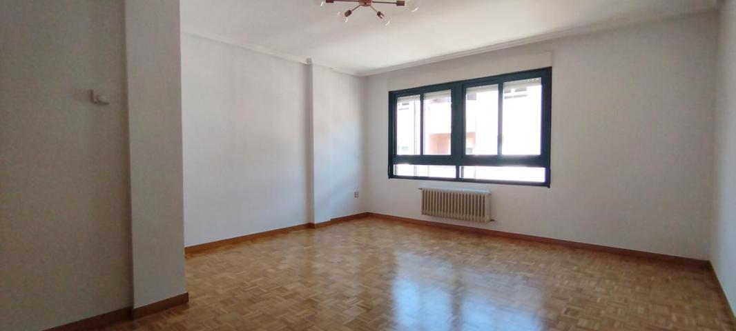 Piso en alquiler en León de 85 m2 photo 0