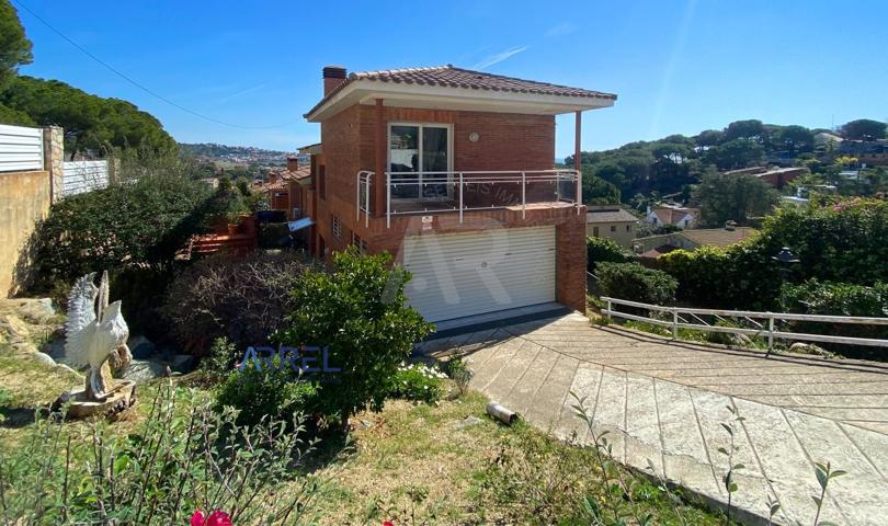 CHALET EN ALQUILER EN ALELLA photo 0