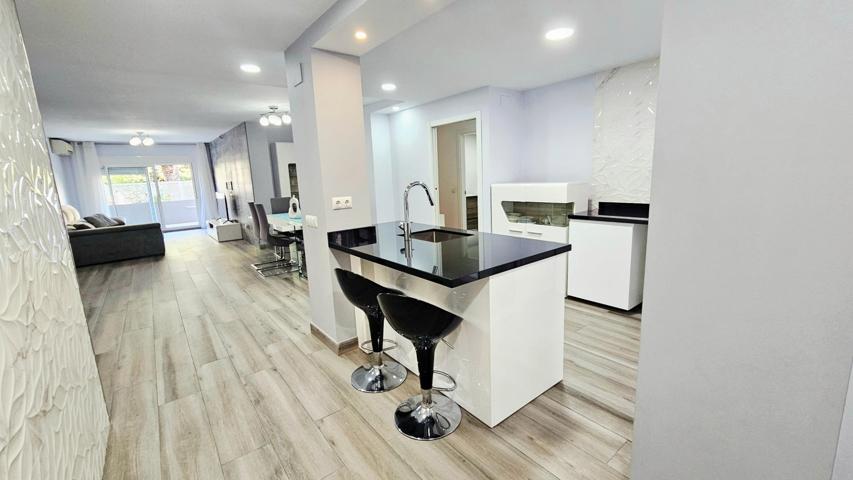 Piso En venta en Las Pirámides, Málaga photo 0