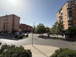 Se vende piso en una inmejorable zona, Alminares!! photo 0