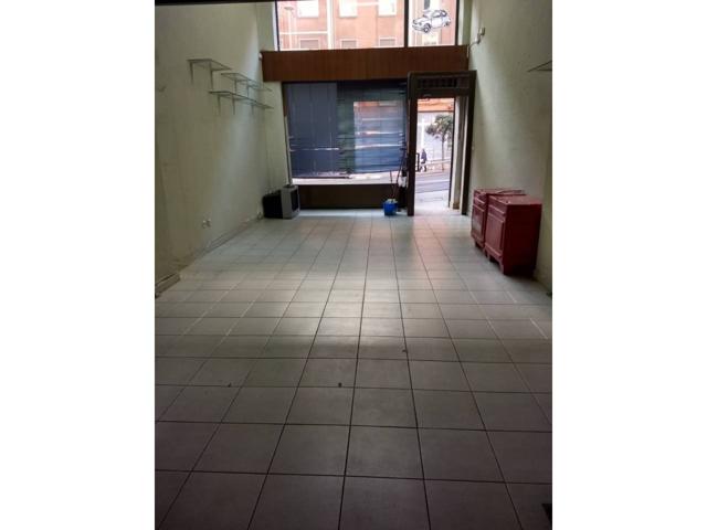 Local comercial en venta en Uribarri photo 0