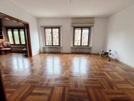Piso en venta en el Ensanche, junto al parque Doña Casilda photo 0