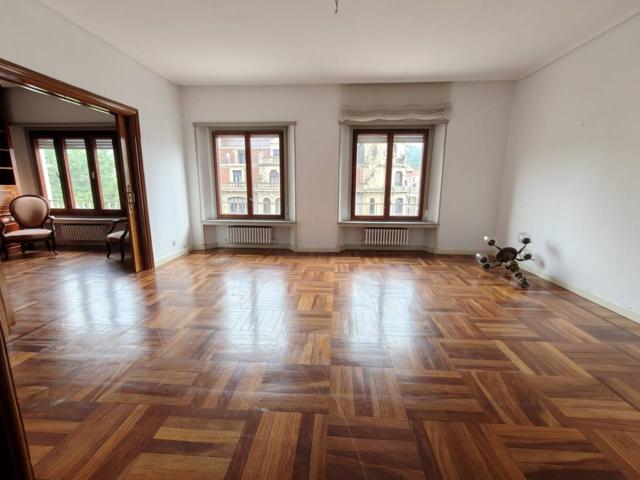 Piso en venta en el Ensanche, junto al parque Doña Casilda photo 0