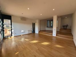 Unifamiliar Pareada En venta en Masia Bach, Sant Esteve Sesrovires photo 0