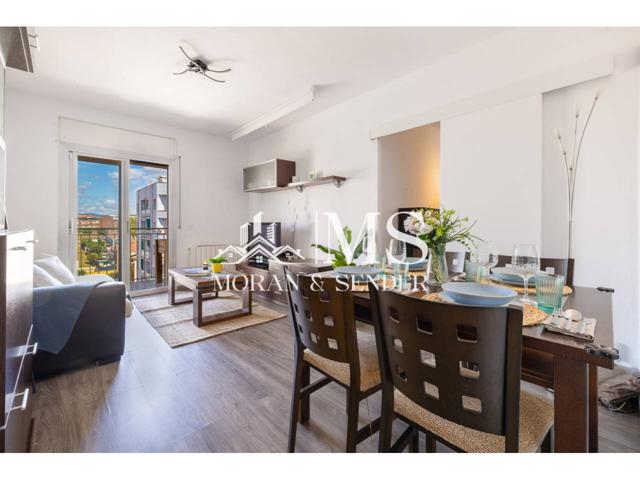 Piso de 4 habitaciones en Avenida Estatut de Rubí. Reformado, con balcón y espectaculares vistas photo 0