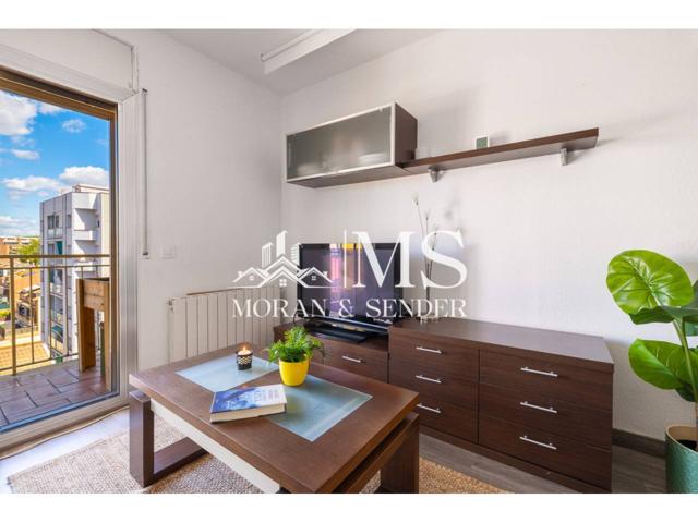 Piso de 4 habitaciones en Avenida Estatut de Rubí. Reformado, con balcón y espectaculares vistas photo 0