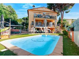 Dos casas adosadas con piscina y vistas únicas en Mas Mora, Tordera photo 0