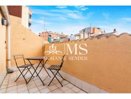 Casa adosada en pleno centro de Rubí. 3 grandes habitaciones más buhardilla. Garaje propio para 2 coches, varias terraza photo 0