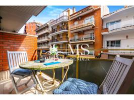 Casa adosada en pleno centro de Rubí. 3 grandes habitaciones más buhardilla. Garaje propio para 2 coches, varias terraza photo 0
