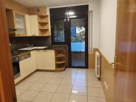 Precisoso piso de 120M2 y gran plaza de parquing en centro de Sabadell, finca semi nueva . De entrega inmediata. Alto s photo 0