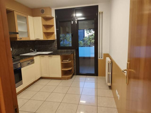 Precisoso piso de 120M2 y gran plaza de parquing en centro de Sabadell, finca semi nueva . De entrega inmediata. Alto s photo 0