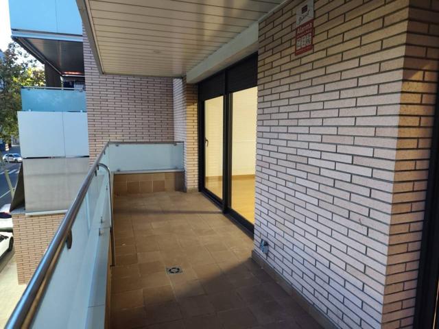 Precisoso piso de 120M2 y gran plaza de parquing en centro de Sabadell, finca semi nueva . De entrega inmediata. Alto s photo 0
