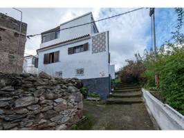 Se vende CASA UNIFAMILIAR REFORMADA e INDEPENDIENTE, de 3 PLANTAS CON ENTRADAS INDEPENDIENTES en Teror, calle Basayeta photo 0