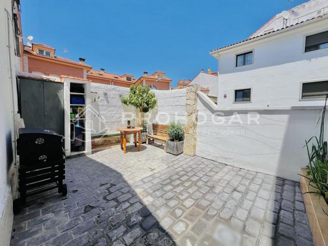¡Encantadora Casa Reformada Lista para Entrar a Vivir en el Centro de Colmenar Viejo! photo 0