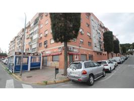 Local comercial en venta diafano con baño y altillo en buena zona en Dos Hermanas photo 0