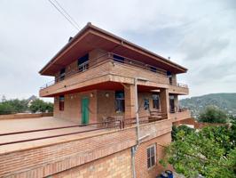 Chalet alto standing, 2 viviendas independientes de 115m2 cada una - Zona privilegiada de Vallirana photo 0