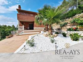 ESPECTACULAR Y AMPLIO CHALET SEMINUEVO - CERVELLÓ photo 0