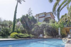 Impresionante Chalet en Vallirana – 5 Habitaciones, Piscina, Pista de Squash y Más.. photo 0