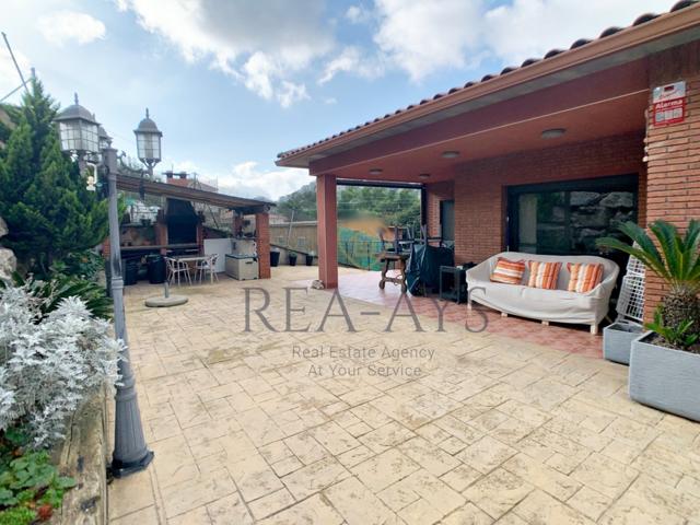 PRECIOSO CHALET - CERCA DE BARCELONA photo 0
