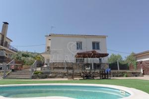 CHALET CON DOS VIVIENDAS INDEPENDIENTES - PISCINA - JARDIN photo 0
