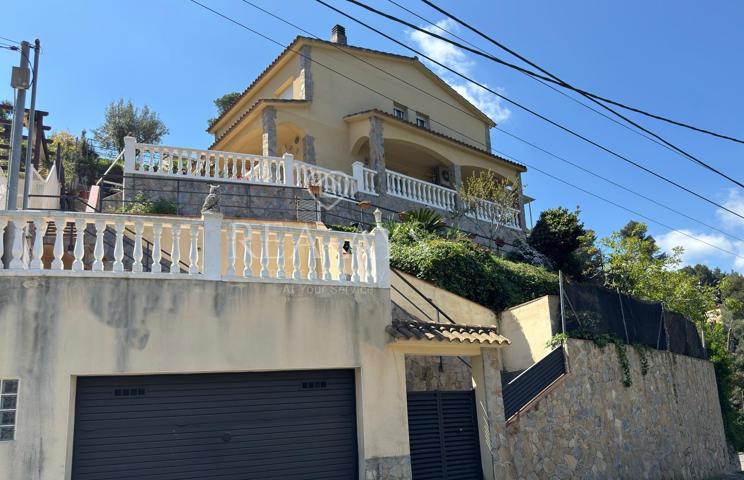 CASA EN VENTA - PISCINA - VALLIRANA photo 0