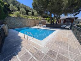 ESPECTACULAR CHALET EN ZONA RESIDENCIAL CON PISCINA - VALLIRANA photo 0